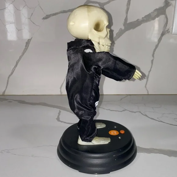 Gemmy grave raver dancing skeleton (works) -Halloween - Picture 5 of 7